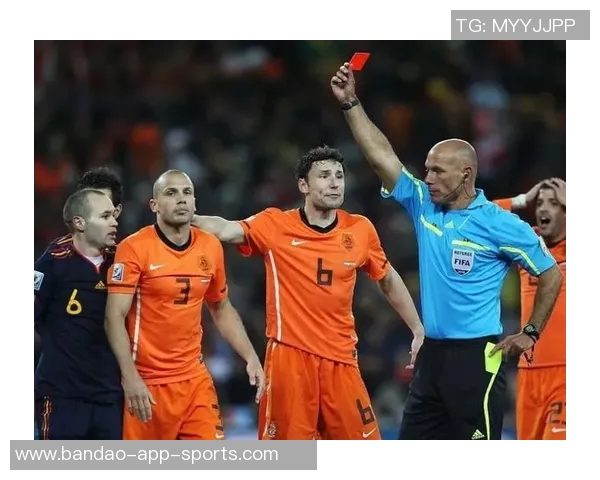 阿贾克斯总监支持海廷加称执教初期成绩并非唯一标准