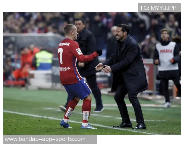 佛罗伦萨决定瓦诺利继续执教两场并启动管理层重组计划